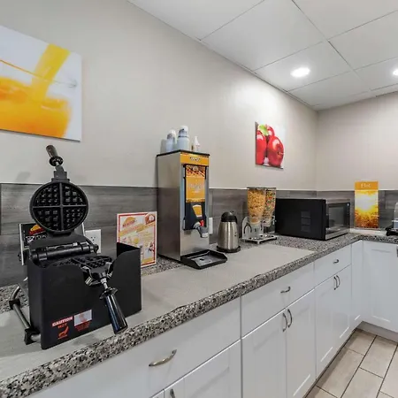 Quality Inn & Suites Evansville Downtown